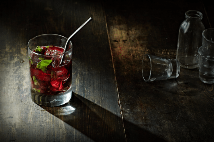 cocktail fraises basilic moonshine midnight moon